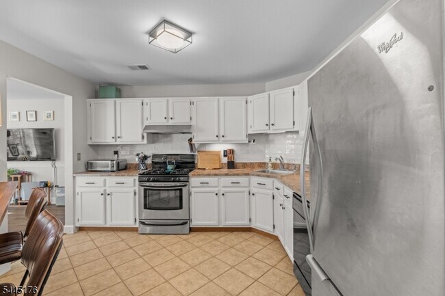 Building Photo - 51 Drake Ln