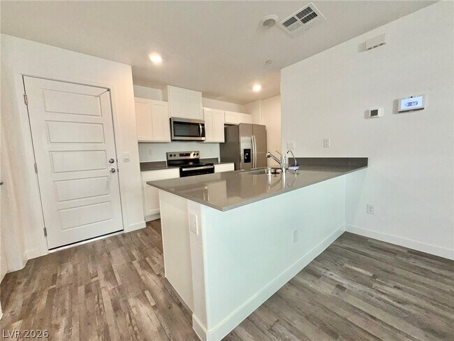 Building Photo - 913 Rosy Starling St