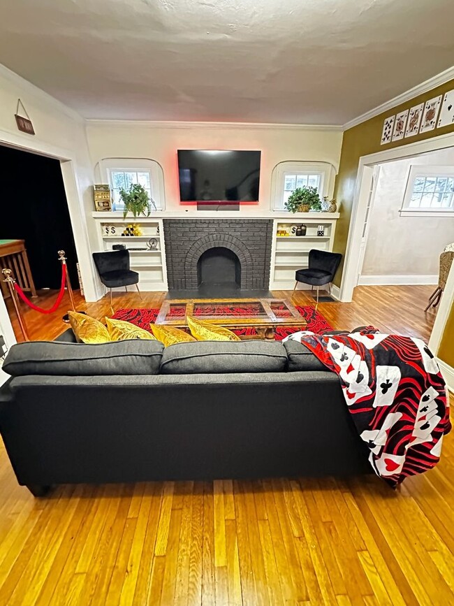 Building Photo - Charming Cleveland Heights Home in Prime Location