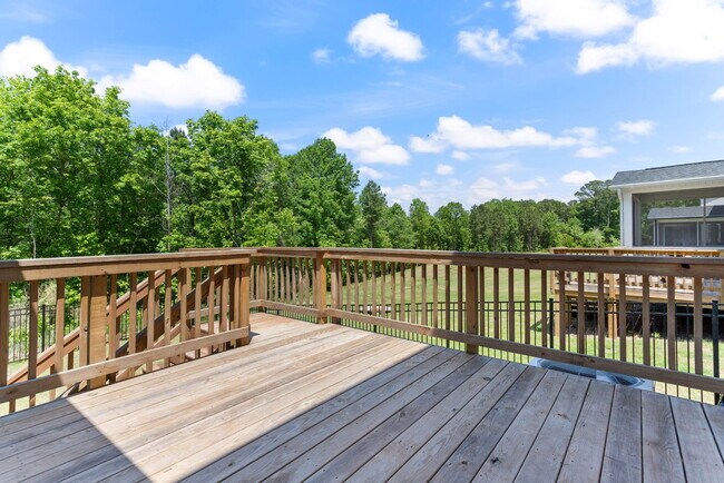Building Photo - 1537 Underbrush Dr