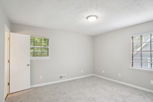 Building Photo - Decatur Living at Its Best: Upgraded Kitchen & Bonus Basement Space