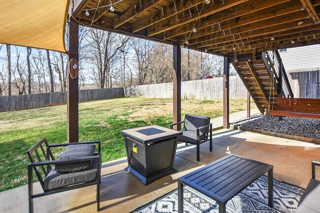 Building Photo - Dog Friendly Four Bedroom!