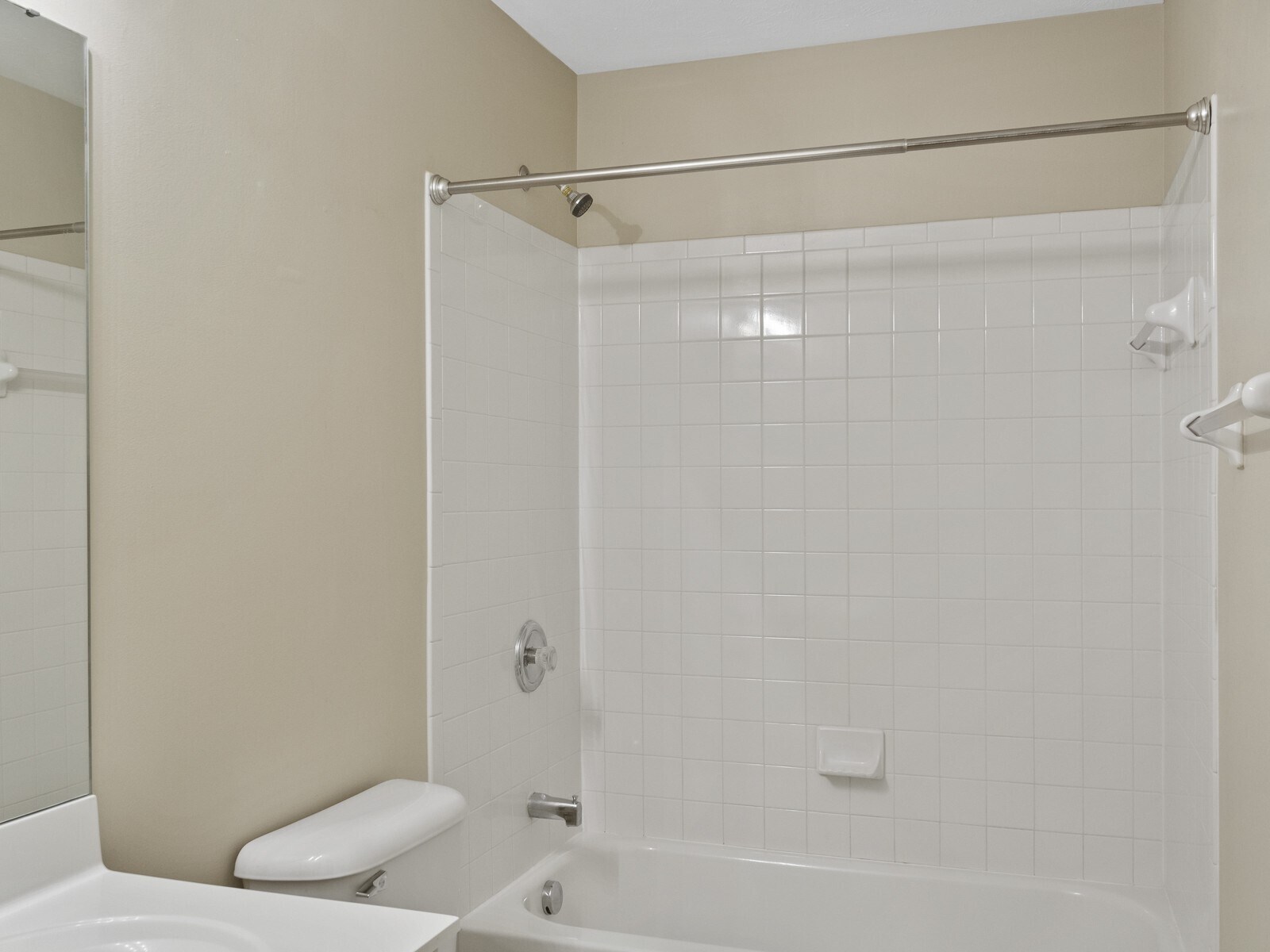 Building Photo - 114 Mark Twain Ct