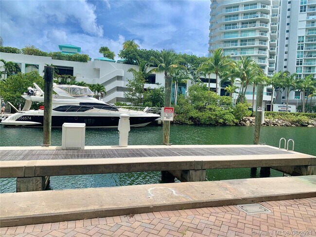 Building Photo - 250 Sunny Isles Blvd