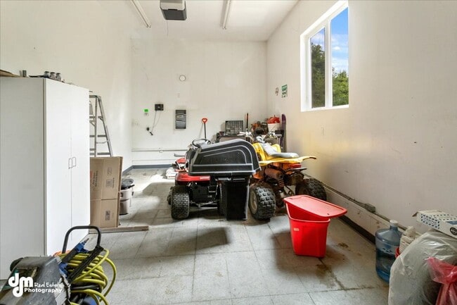 Building Photo - Spacious 5BD/3BA Home!