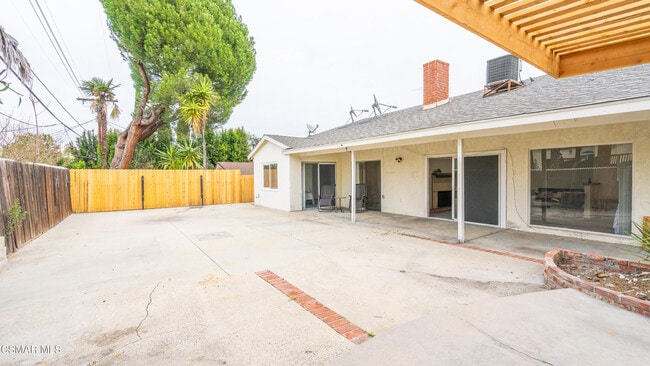 Building Photo - 5901 Hanna Ave