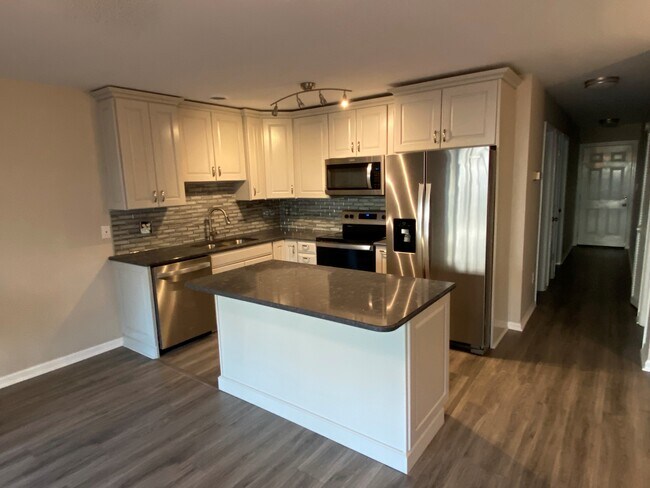 Building Photo - 3700 Golf Colony Ln