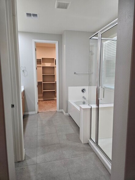 Building Photo - 15092 W Portland St