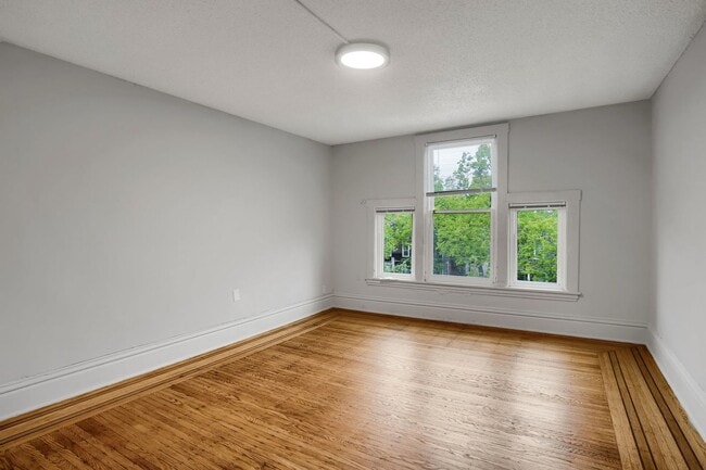 Building Photo - 1316 7th St SE
