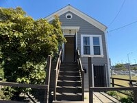 Building Photo - 710 Henry St