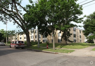 Building Photo - 904 21st Ave S