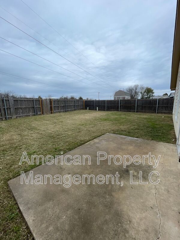 Building Photo - 11108 N 143rd E Ave