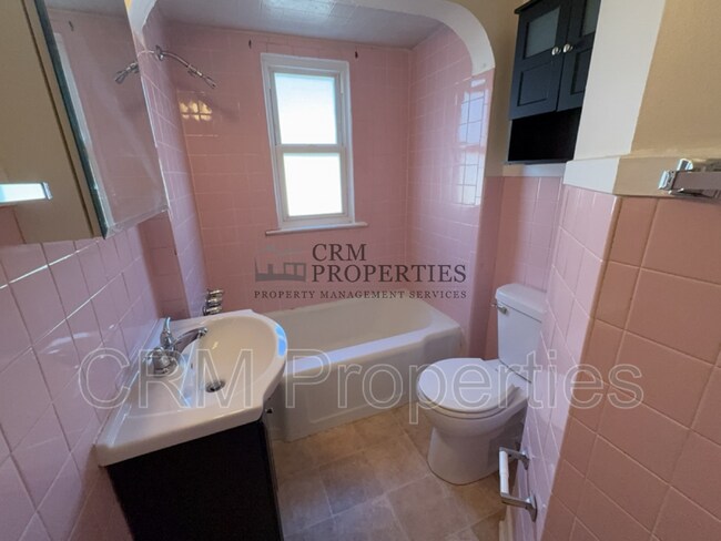 Building Photo - 933 N Linwood Ave