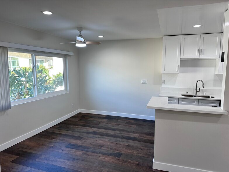 Building Photo - 5328 Newcastle Ave