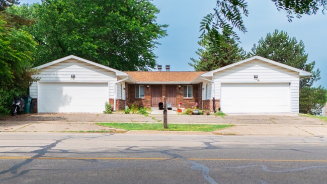 Building Photo - 1715 N Hagadorn Rd