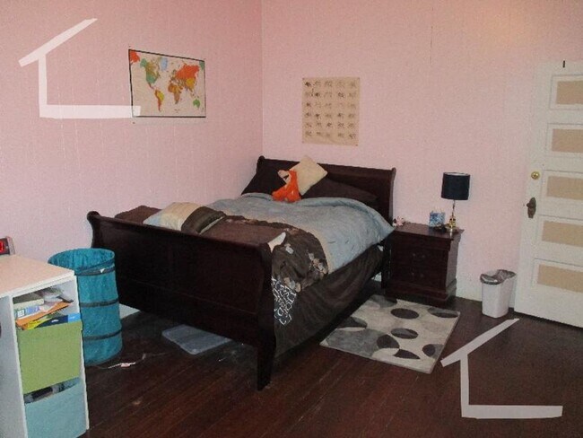 Building Photo - South Huntington 3-Bed