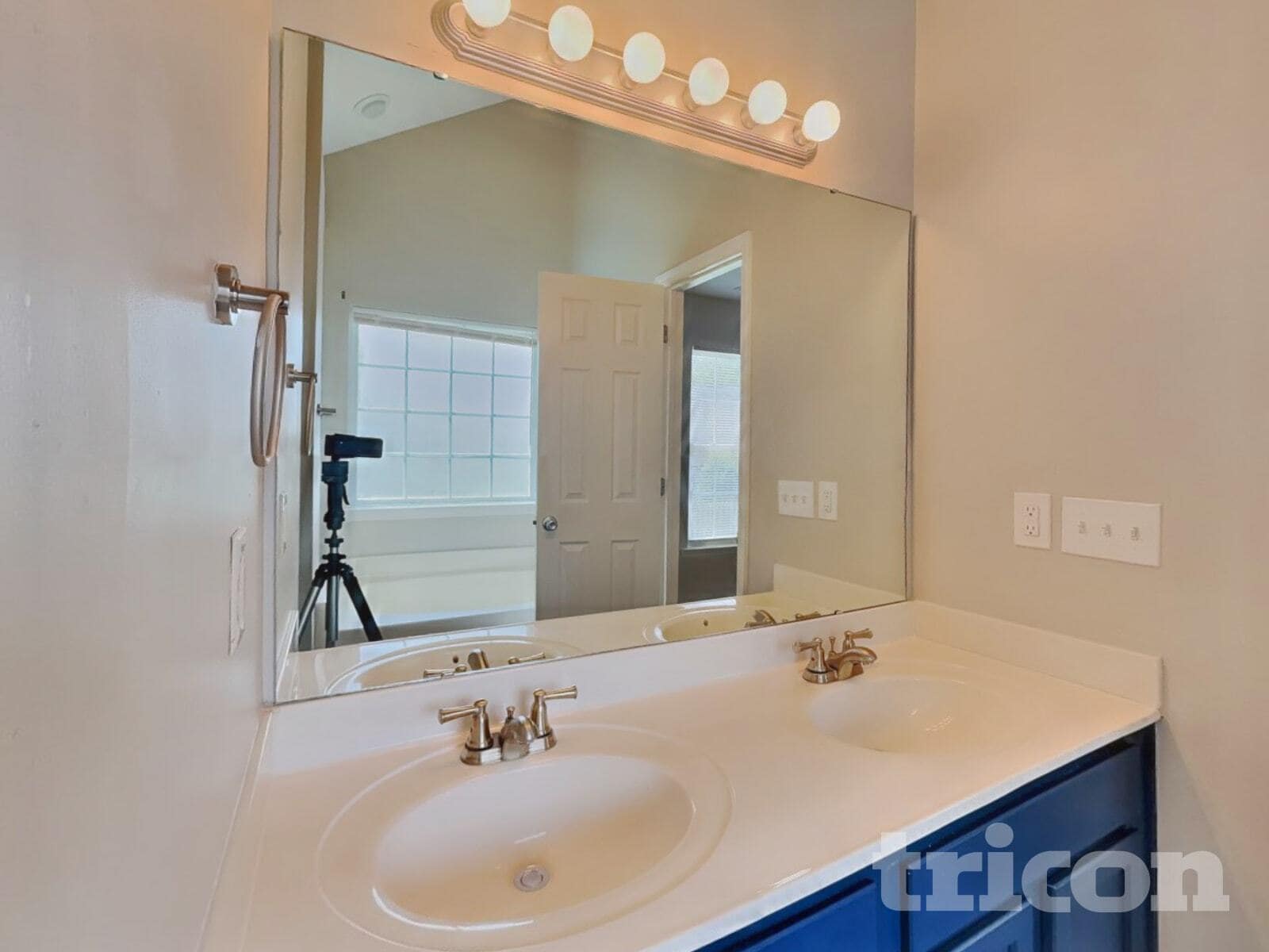 Building Photo - 851 Red Oak Tree Dr