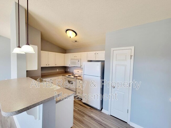 Building Photo - 3477 Forestdale Dr