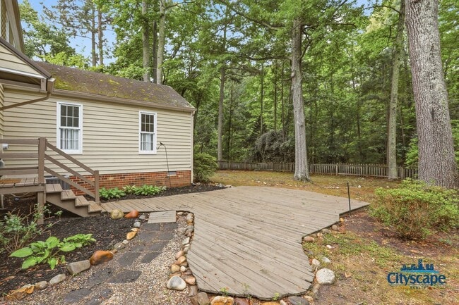 Building Photo - Charming Farmhouse-style Home Adjacent to Huguenot Park!