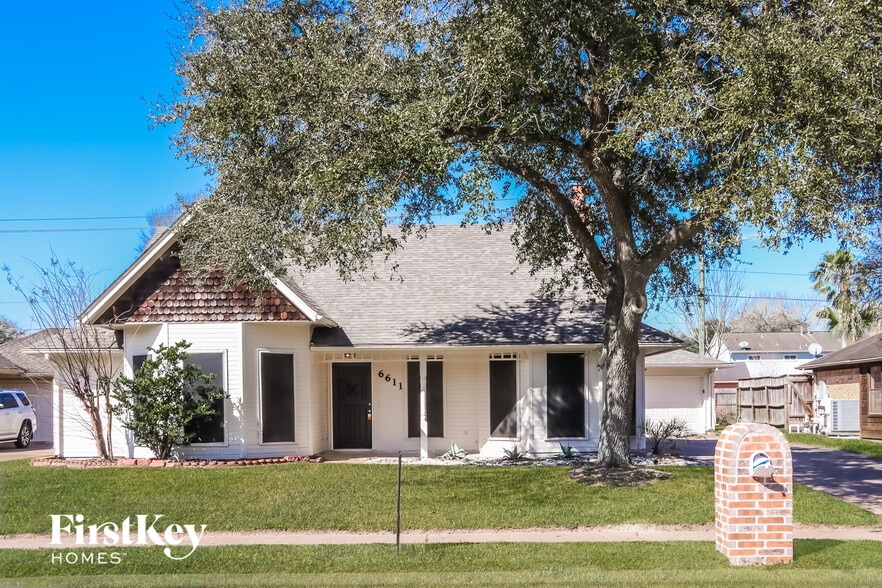 Building Photo - 6611 Gleneagles Dr