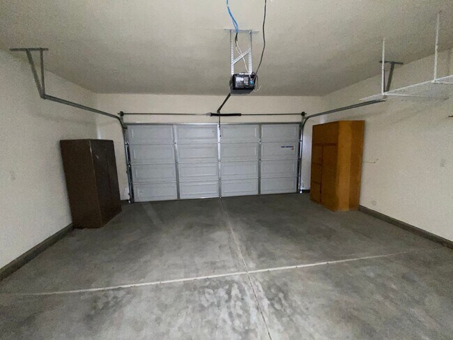 Building Photo - Tulare home coming soon!