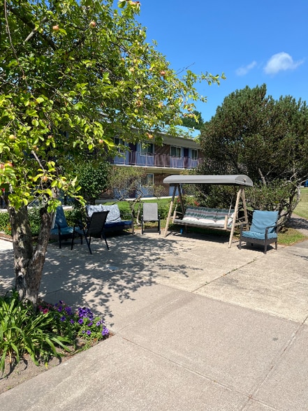 Building Photo - 80 Riverside Dr