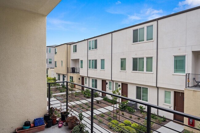 Building Photo - 5495 Seacliff Pl