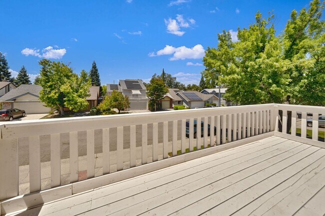 Building Photo - 3 Bedroom Home with Fireplace and LVP Flooring & 2-Car Garage!
