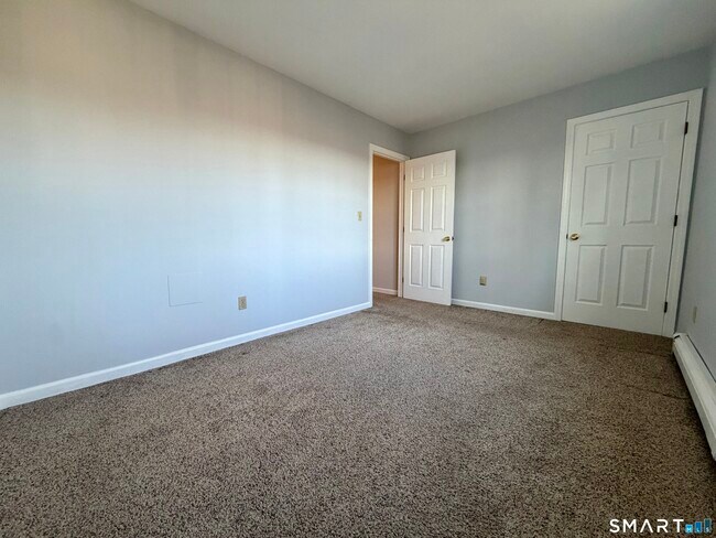 Building Photo - 154 E Main St