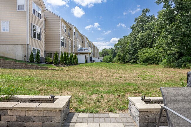 Building Photo - 9 Crest Ct