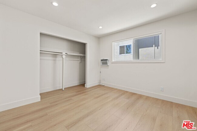 Building Photo - 635 Westmount Dr