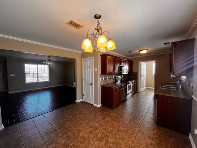 Building Photo - 3/2 in Sherwood