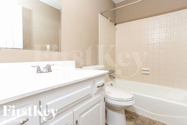 Building Photo - 1617 SE Brome Cir
