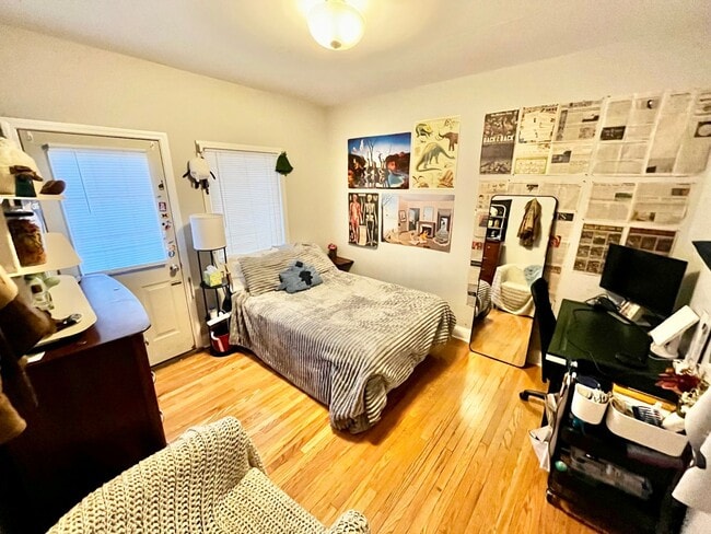 Building Photo - Varsity Management