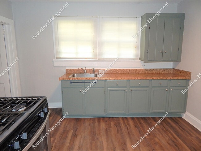 Building Photo - 622 Waldo St SE