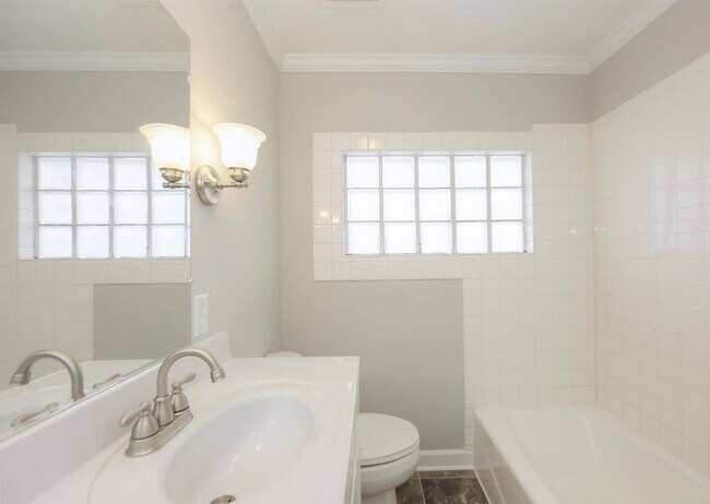 Building Photo - 1408 Gates St