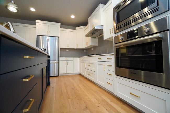 Building Photo - 2303 E Fratello St