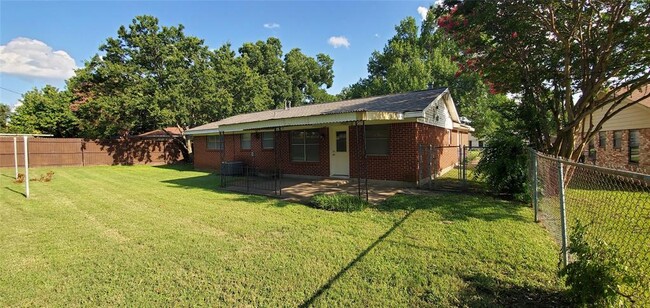 Building Photo - 616 Cambridge Dr