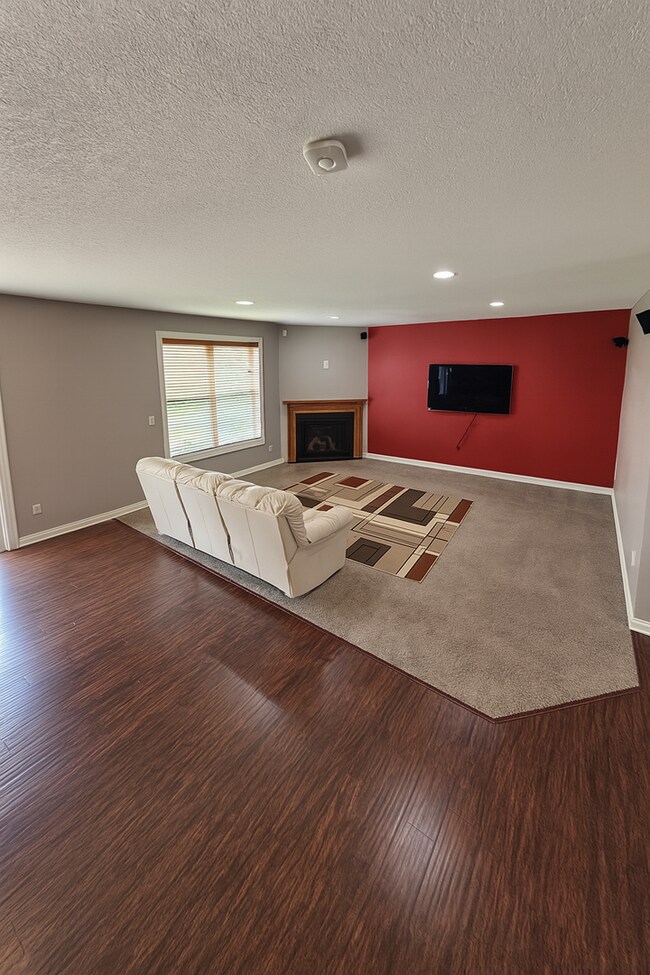 Building Photo - Beautifully Spacious 4bed 3.5bath Home, in...