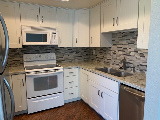 Building Photo - Upgraded 2bdrm in Mission Viejo