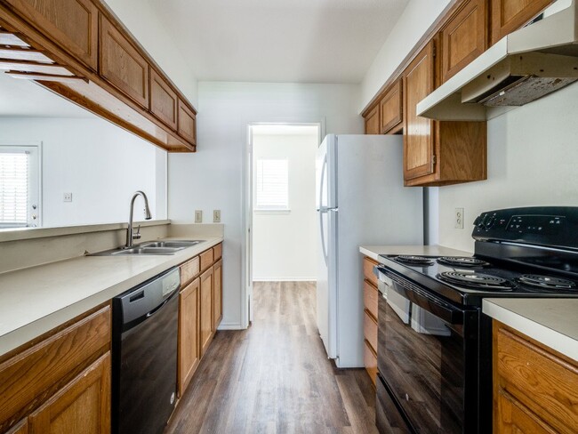 Building Photo - 510 Strata Dr