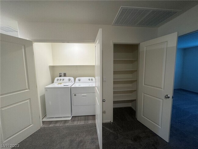 Building Photo - 9923 Florence Hills St