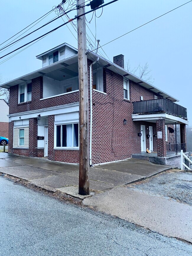 2302 Patterson Ave 2302 Patterson Ave Swissvale PA 15218 Apartment