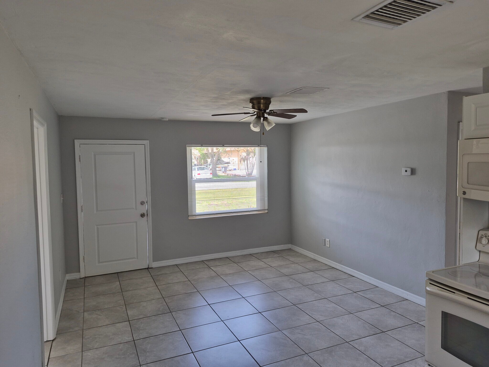 Building Photo - 7303 Roberts Rd
