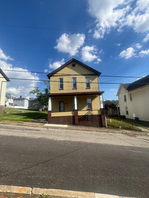Building Photo - 16 Oak St