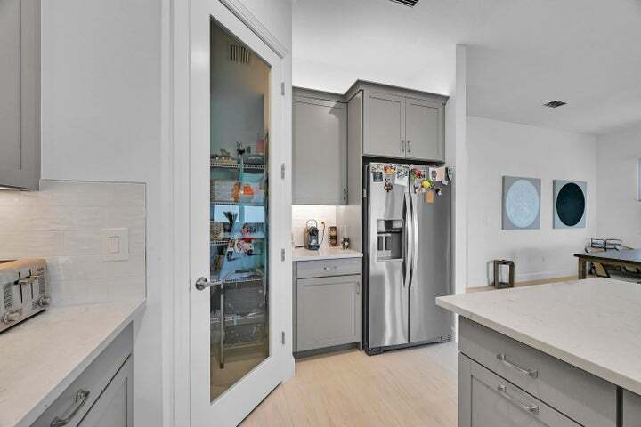 Building Photo - 14185 SW Daphne St