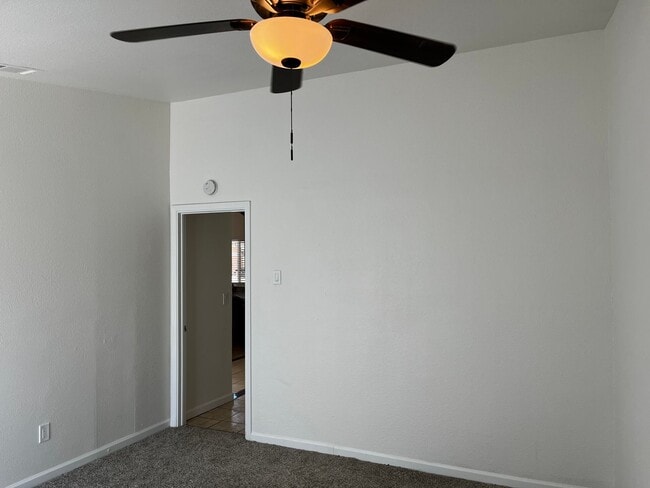 Building Photo - Newly Renovated 2 Bedroom , 1 Bath, 1600 S...