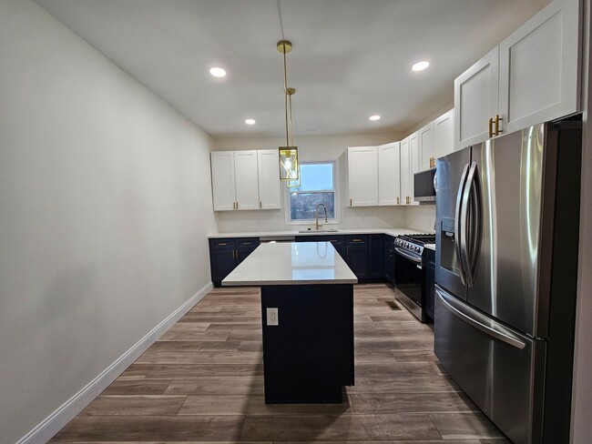 Building Photo - Amazing all new 4 bed 2.5 Bath House for rent!