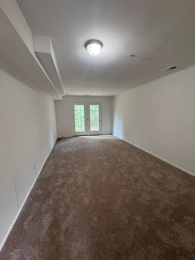 Building Photo - Two Bedroom One Bath