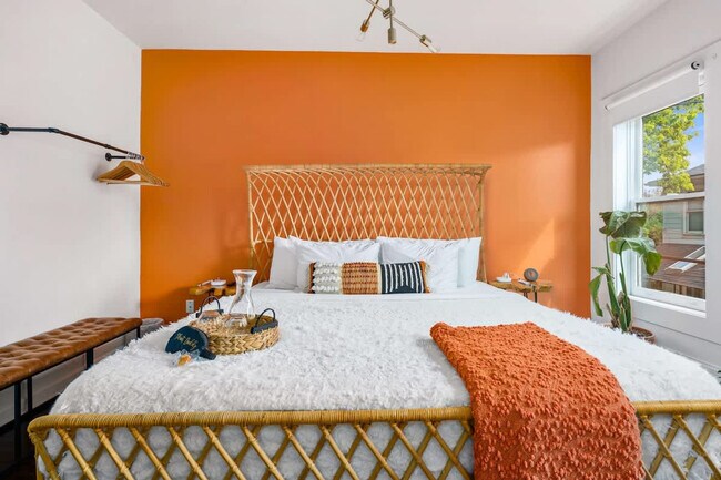 Building Photo - 98 Brickel St